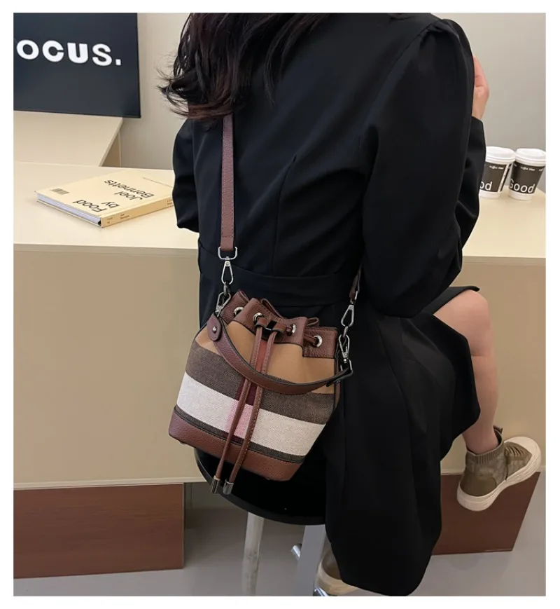 

Premium Retro Crossbody Bag Women Classic Fashion Elements Soft Leather High End Versatile Daily Bag