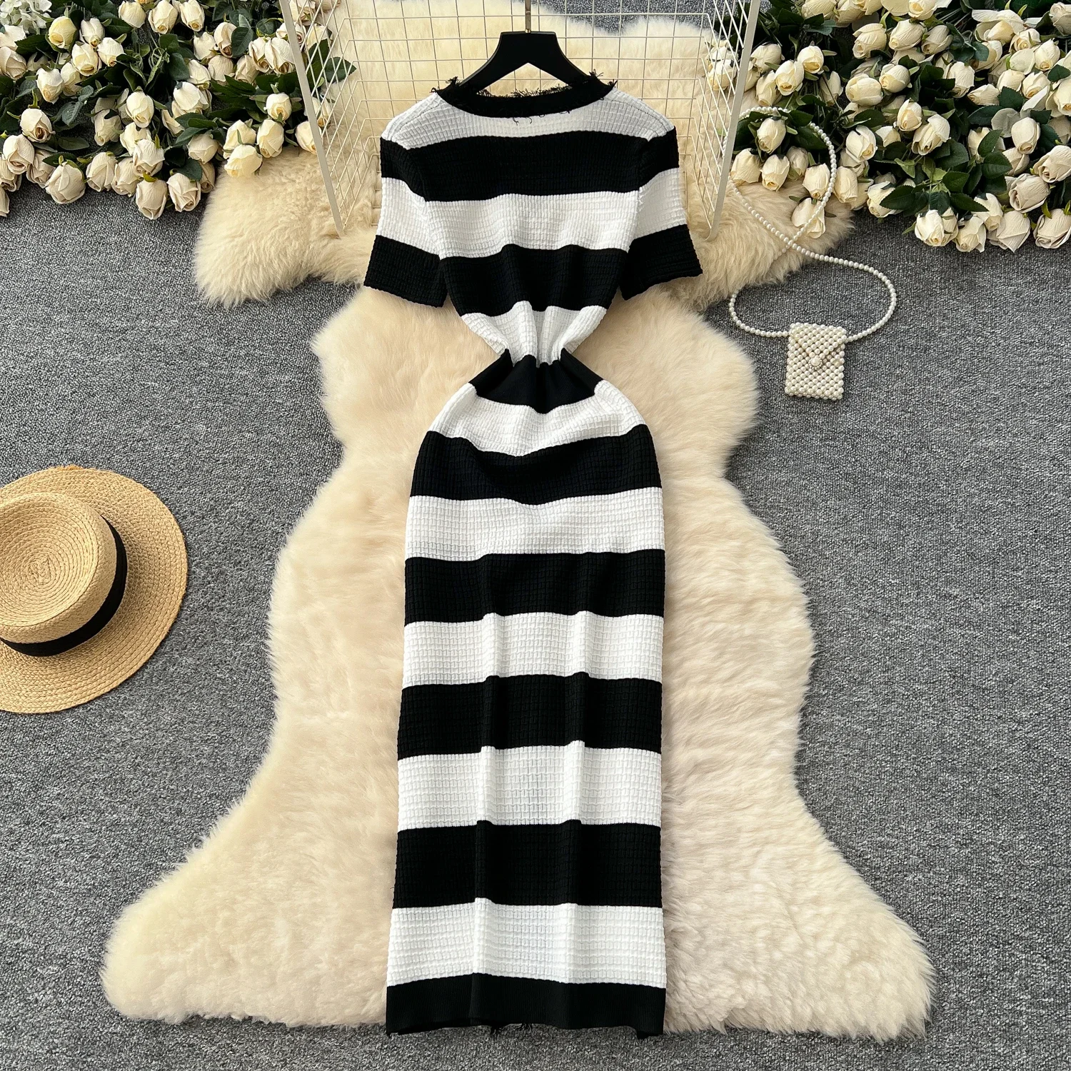 2025 니트 바디콘 시크 롱 선드레스 신상 여성 V넥 반팔 싱글 버튼 디자인 밴딩 허리 시스 스트라이프 드레스