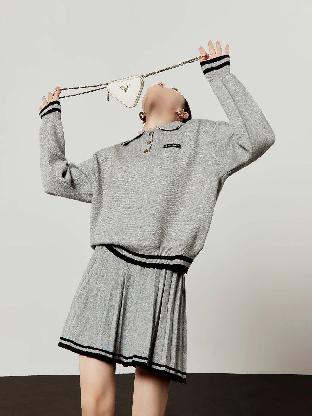 

Новый женский костюм-двойка свободного кроя весна 2026: юбка миди и топ, удобный, дышащий, модный комплект