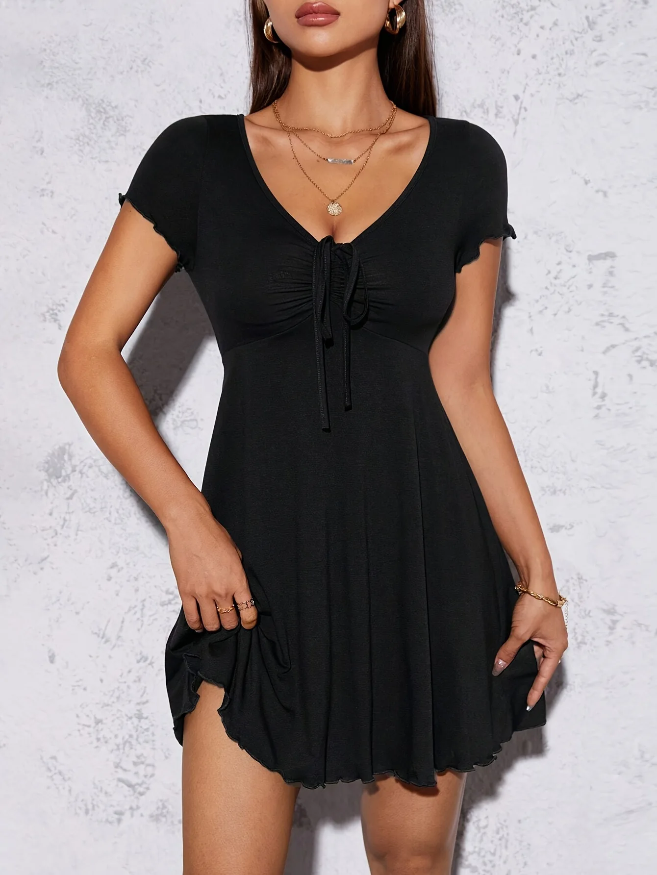 Sommerkleid für Damen mit V-Ausschnitt im Pure Desire Stil, Schleifendetail, Französischer Slim-Fit, Elegantes Design mit Taillenbindung – Detail 34