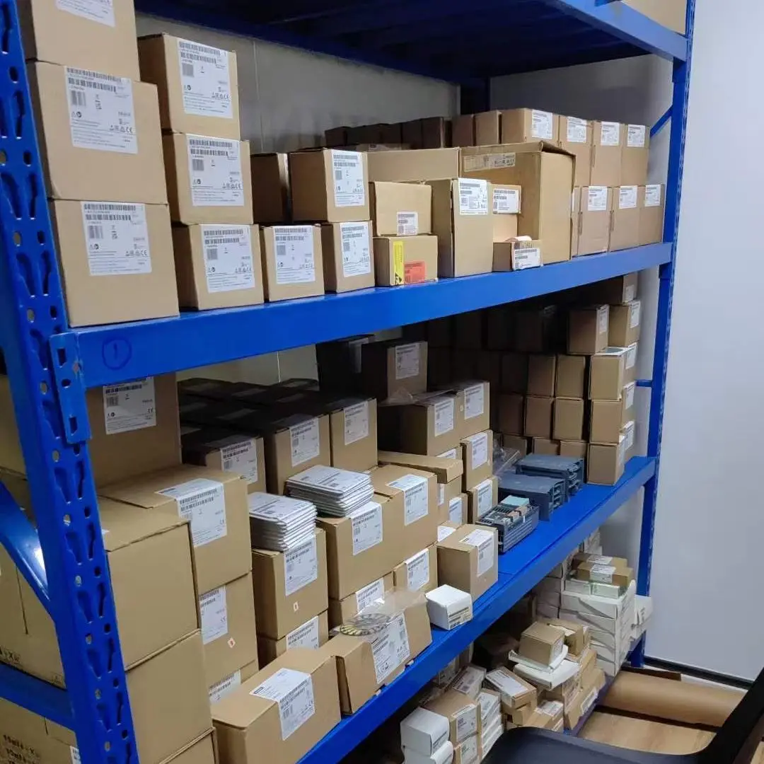 MR-J4-100B-RJ НОВЫЙ В НАЛИЧИИ Сервопривод MR J4 100B RJ