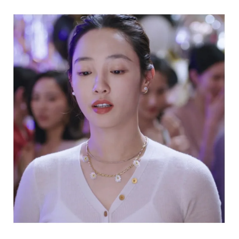 

Baihe Same Sunflower Necklace Mother-of-pearl Sequined Pendant Plated Real Gold Paperclip Necklace Female