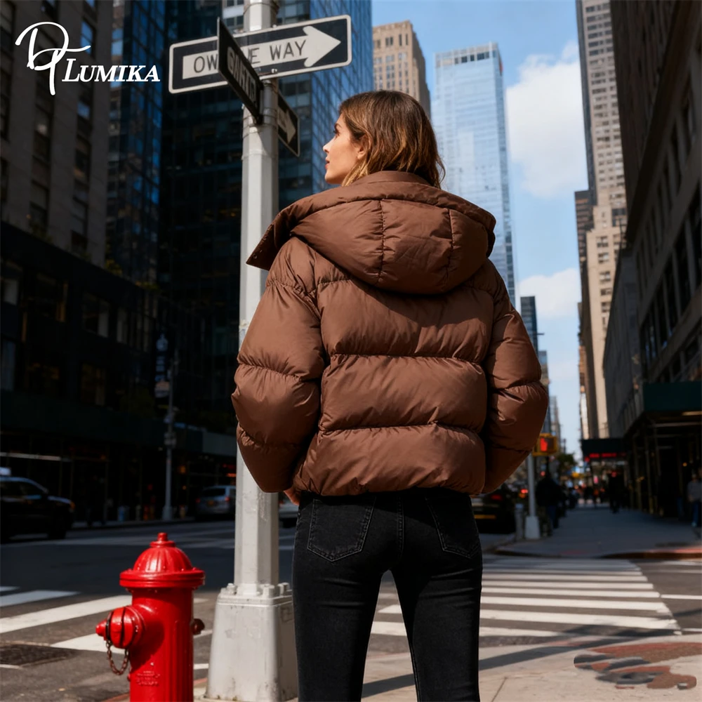 سترة شتوية جديدة للنساء من DTLumika 2025، سترة قصيرة دافئة صلبة مملوءة بالأسفل معطف شتوي نسائي خارجي