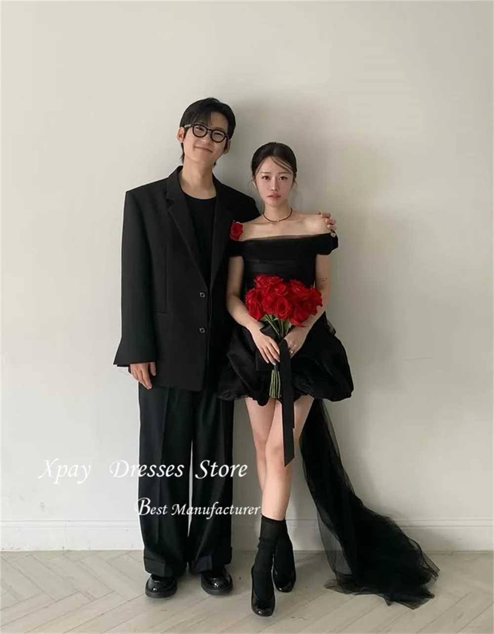 فستان XPAY بسيط أسود لحفلات الزفاف بدون أكتاف ذيل محكمة مطوي من الساتان كوريا لالتقاط الصور لأعياد الميلاد فستان حفلات قصير مخصص