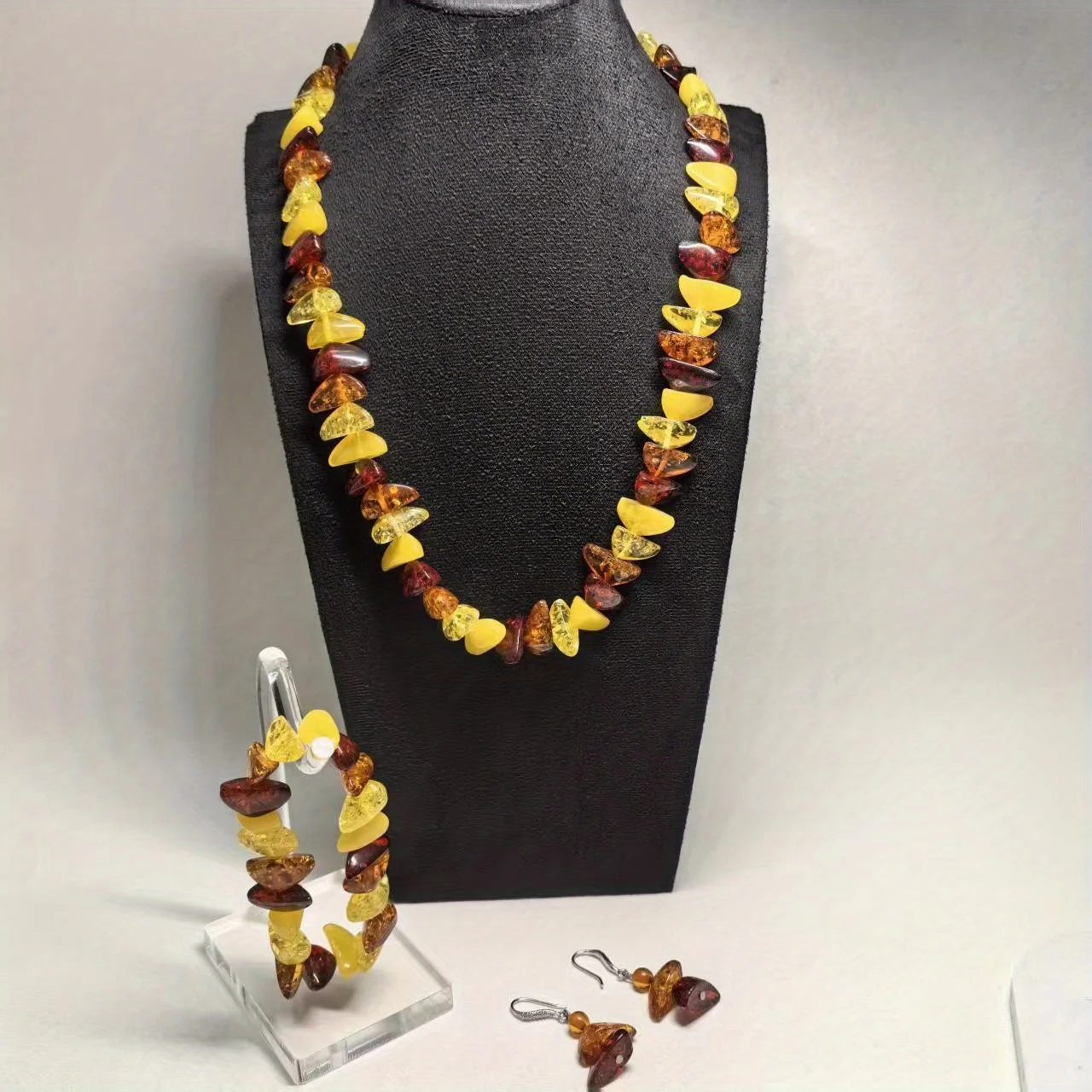 3-Piece Women's Light Luxury Premium Accessories * Amber Beeswax Duobao Conformal Necklace Bracelet and Earrings