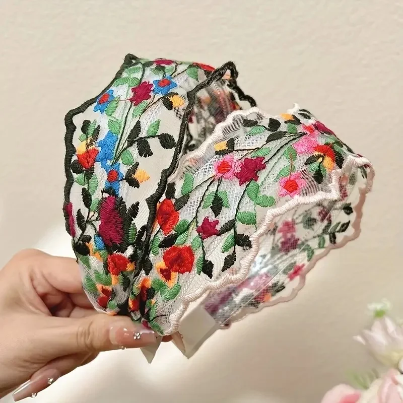 2 Stück Damen-Stirnbänder aus floraler Spitze – Vintage-Böhmische, breite, rutschfeste Netz-Haarbänder mit Kammzähnen, bunte Blumenstickerei – Detail 2