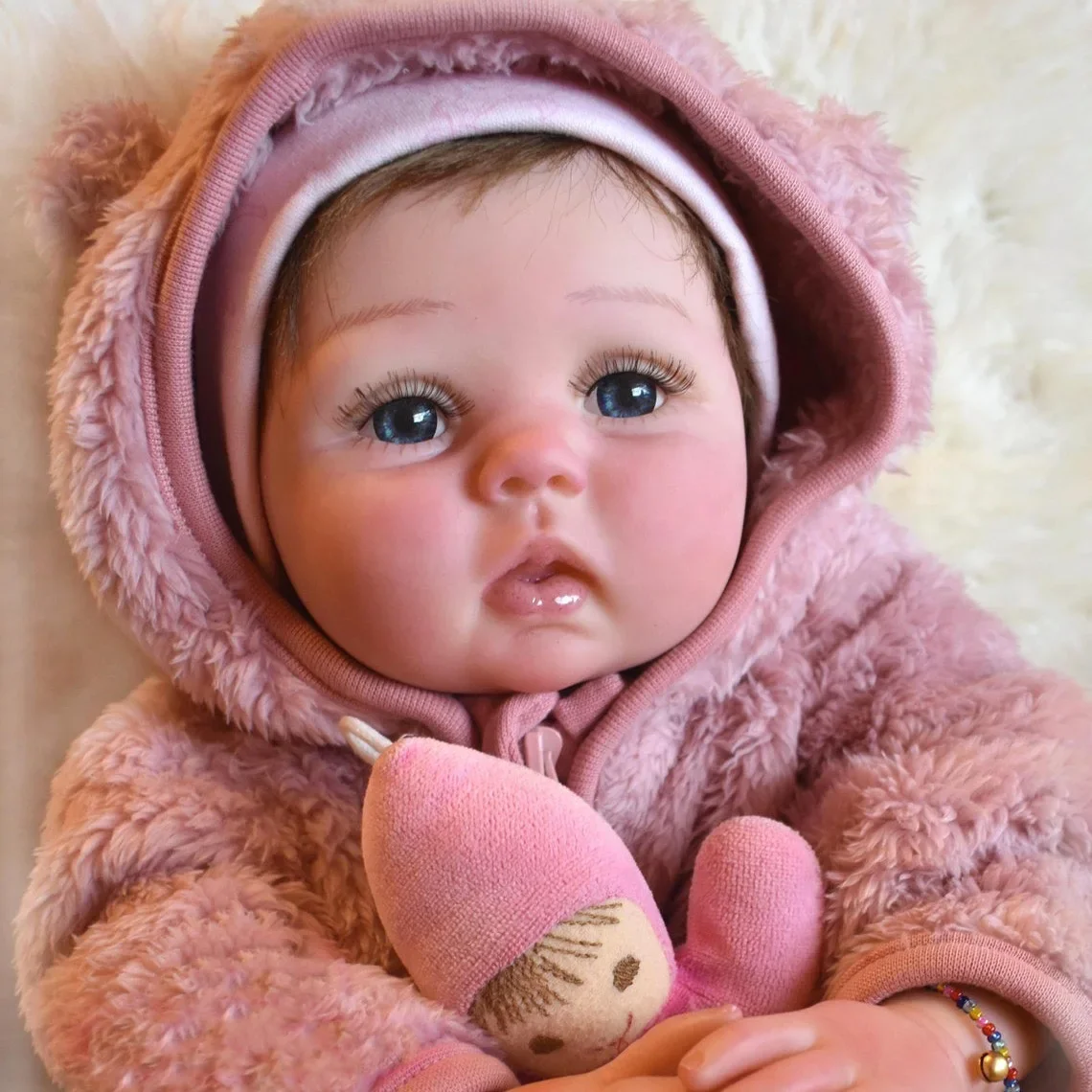 

NPK 55CM Reborn Baby Lucy Cute Face Cute Baby Girl Doll Lifelike Soft Touch Cuddly Toddler Girl Christmas Gift