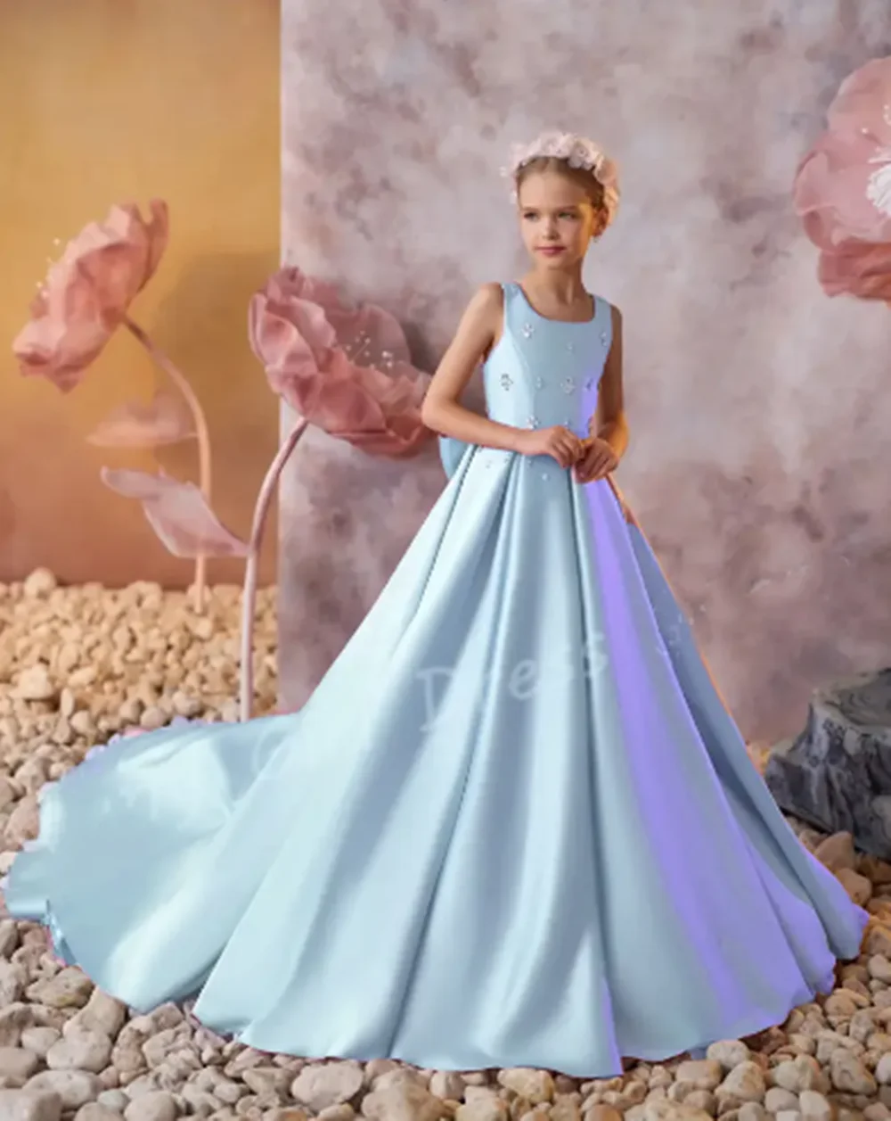 

Customized Light Blue Flower Girl Dresses For Wedding Satin Backless Crystal Graceful Child Birthday Party Prom Banquet Gown