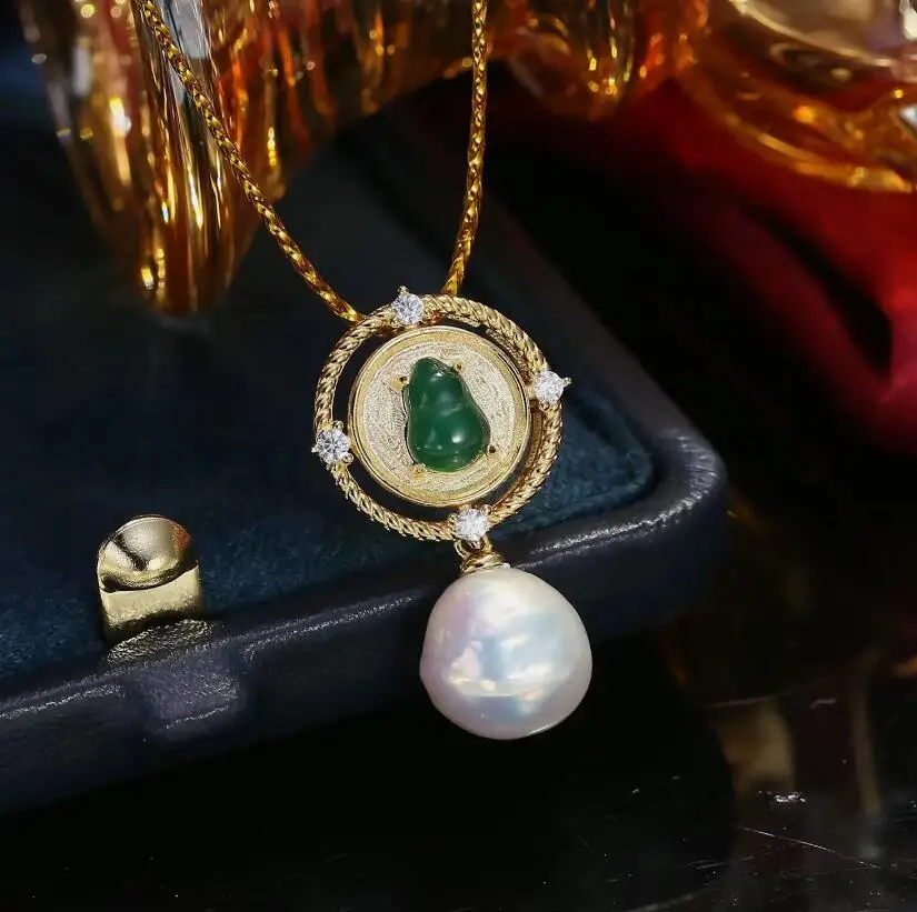 

Великолепный кулон из белого жемчуга Южного моря в стиле барокко 11-12 мм, 925-х годов
