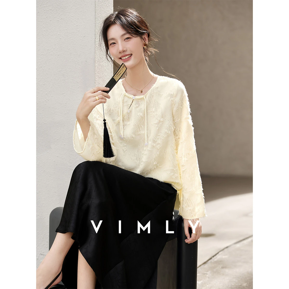 

Vimly Apricot Blouse Women's Autumn 2025 New Chinese Style Jacquard Round Neck Chiffon Shirt Elegant Simply Woman Tops A3051