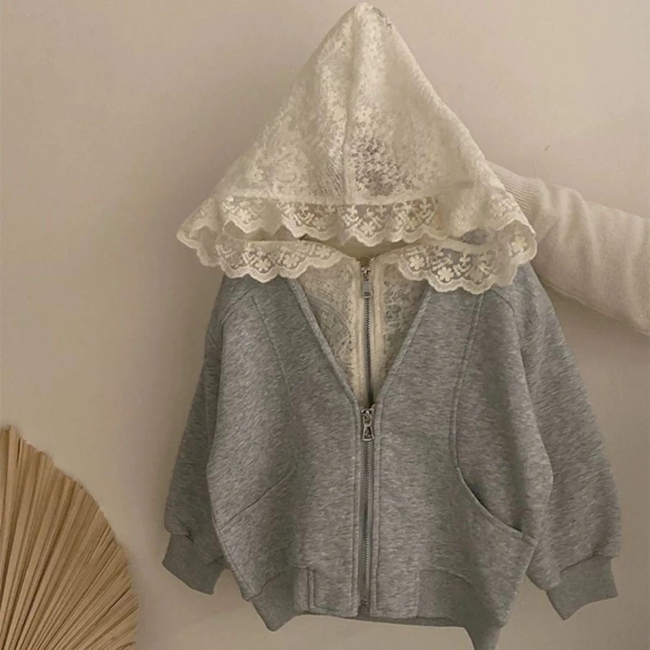 Girls Sports Suit Spring and Autumn 2025 New Fashionable Solid Color Lace Hooded Sweatshirt Coat Flared Pants Two Piece Set