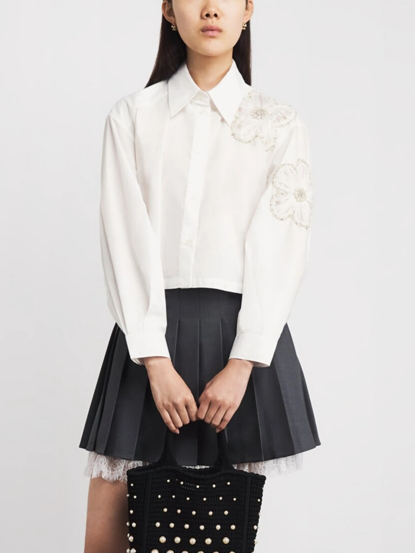 Elegant Short White Shirt Embroidered Heavy Flowers Luxury Autumn New Arrival French Style Cotton Long Sleeve Women's Blouse