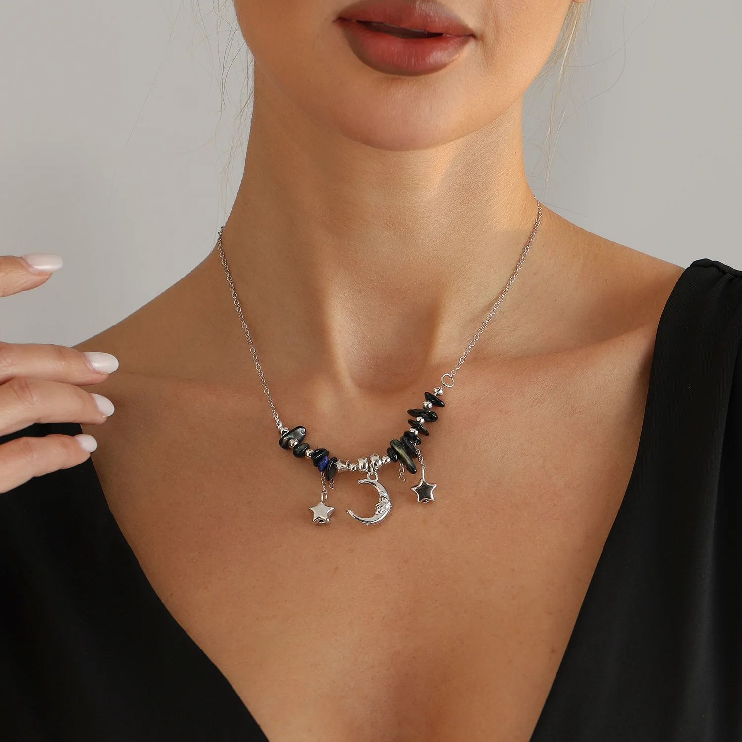 Cross-border accessories crescent moon star fringe necklace for women, minimalist fashion style, versatile daily choker chain