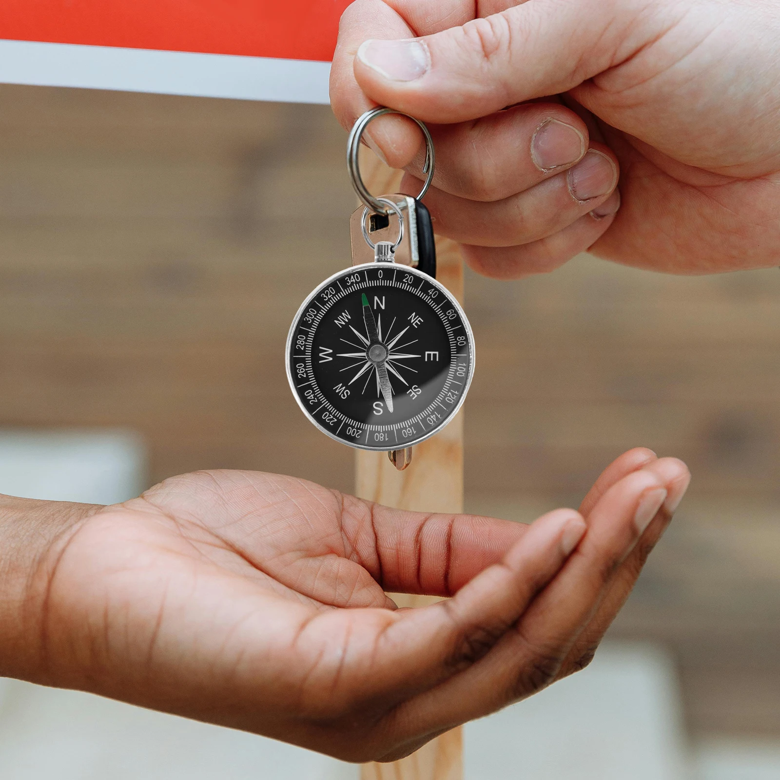 

4 Pcs Compass Ornament Compact Navigation Sports Hiking Aluminum Alloy Keychain for Camping