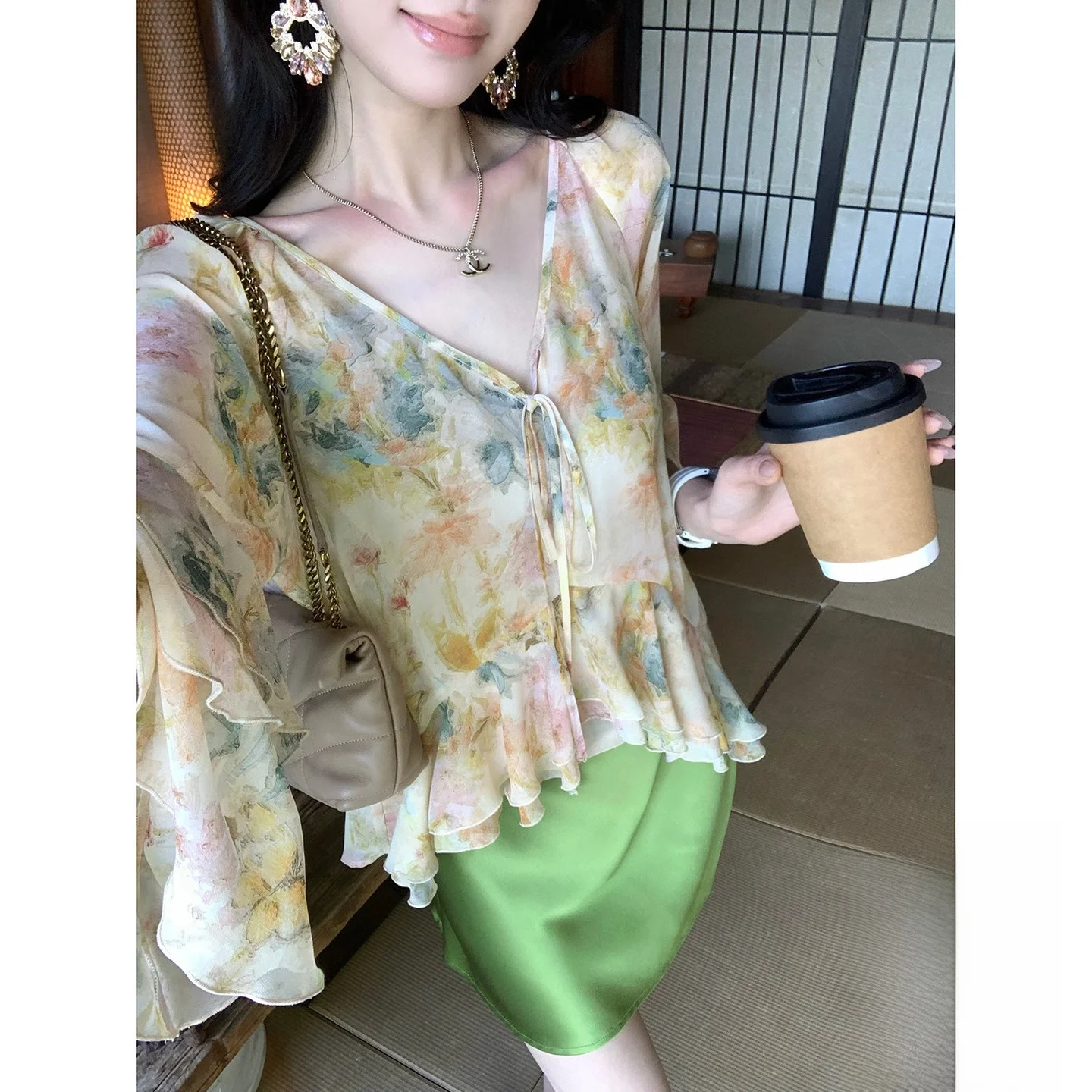 

Syqiao Summer Doll Shirt Watercolor Fading Bell Sleeve V-neck Women's Top Giverny Garden Collection Loose Fit Polyester