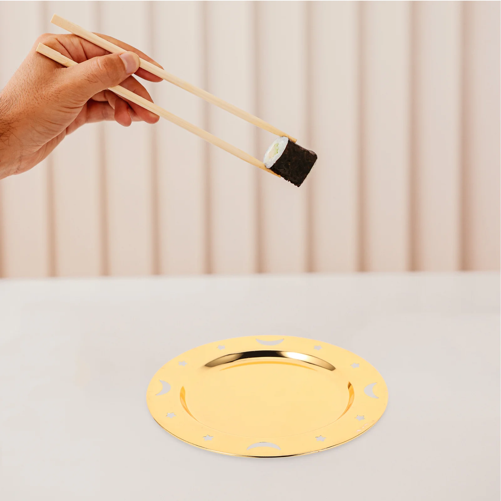 

6Pcs Elegant Metal Tray Set for Fruits Cakes Desserts Jewelry Towel Storage and Display Cupcake Decorating Tray