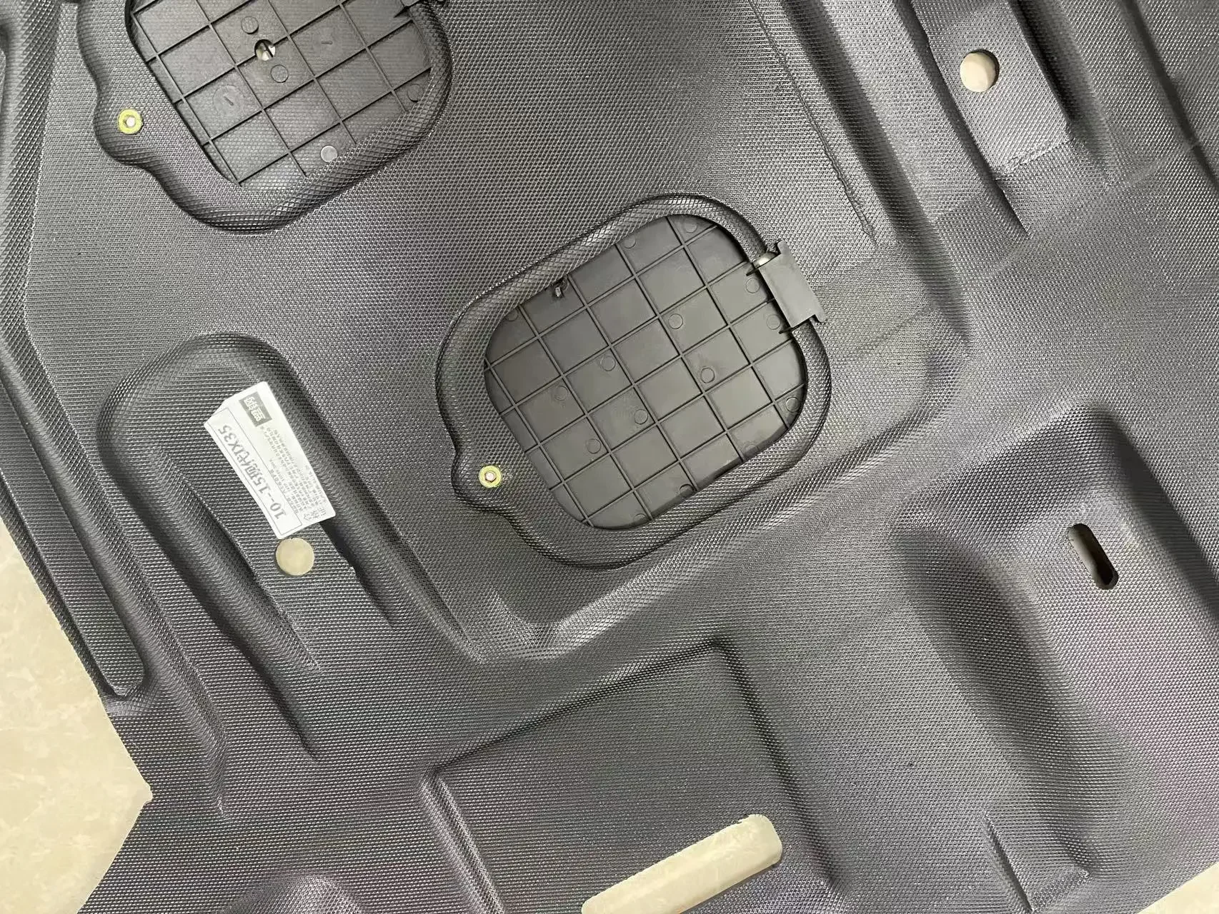 แผ่นกันกระแทกใต้ท้องเครื่องยนต์สีดำ สำหรับรถยนต์ฮุนได ทูซอน ปี 2008-2013 ป้องกันโคลนและสิ่งสกปรก