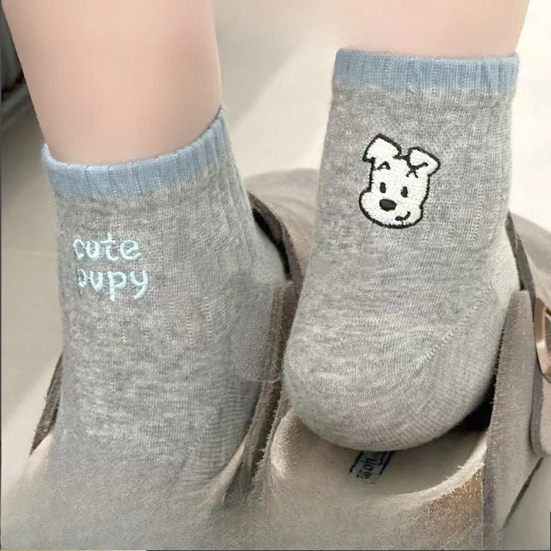 

Four pairsWomen Grey Socks Cute Cartoon Puppy Letter Print Casual Mid Calf Socks Trendy