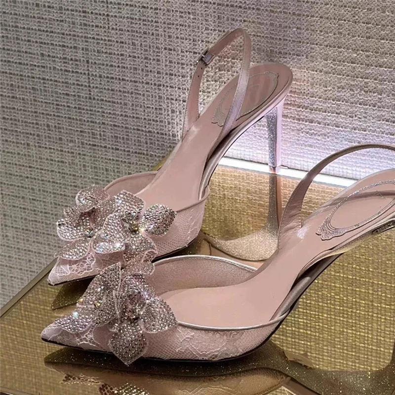 

Свадебные туфли на тонком высоком каблуке на низком каблуке, новые весенне-летние женские сандалии с острым носком, кружевной сеткой и стразами, банкетное платье с цветком