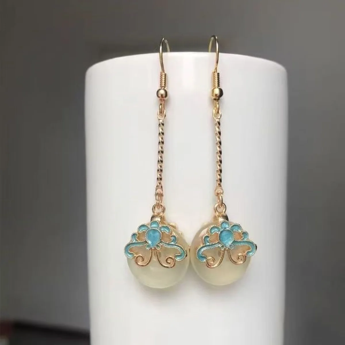 Ethnic Chinese Colorful Jade Pendant Earrings for Women Retro Palace Design Lovely Small Jewelry Creative Ear Clip Hanfu Gifts