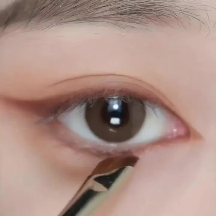 磁器のような白い精密アングルアイライナーペンシルとアイブロウブラシの1点セット - ナイロンブラシ、無香料