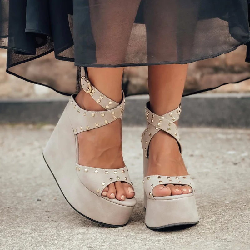 Metal Rivet Suede Platform Wedges Sandals Sexy Round Toe Corss Tied Buckle Custaomized New Arrivals Fashion Women Modern Shoes