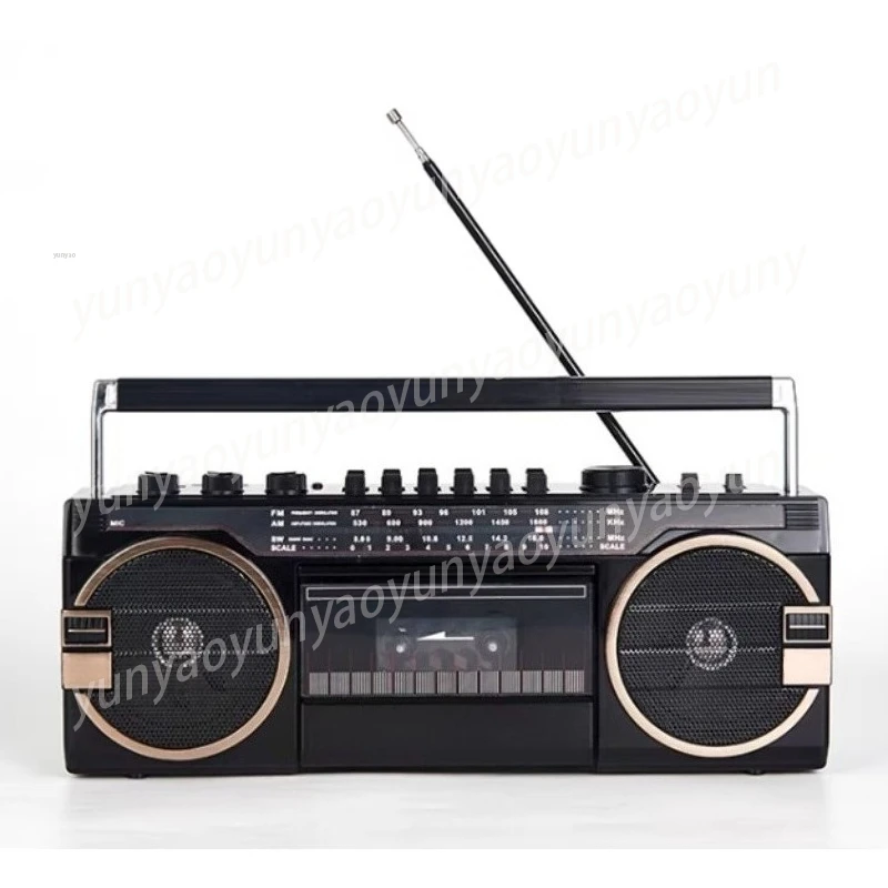 

Новый 4-диапазонный радиокассетный плеер, мощный ретро-прибор с Bluetooth, USB, SD, AM/FM-тюнером и функцией воспроизведения с кассет.