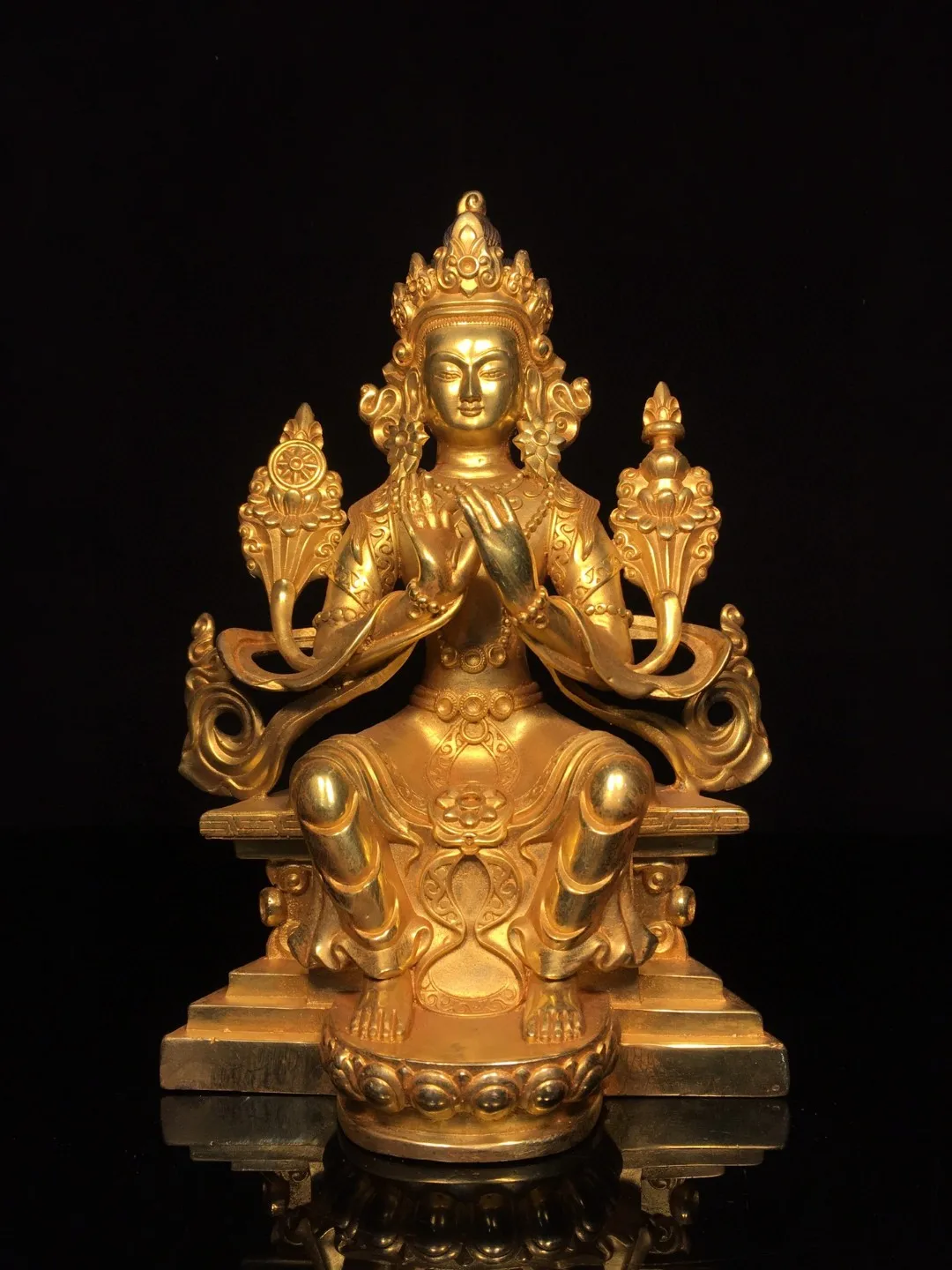 

Tibetan ornaments in Nepal are painted with brass and gold, and the products of Guanyin statue in Bammile Tara are 29cm.