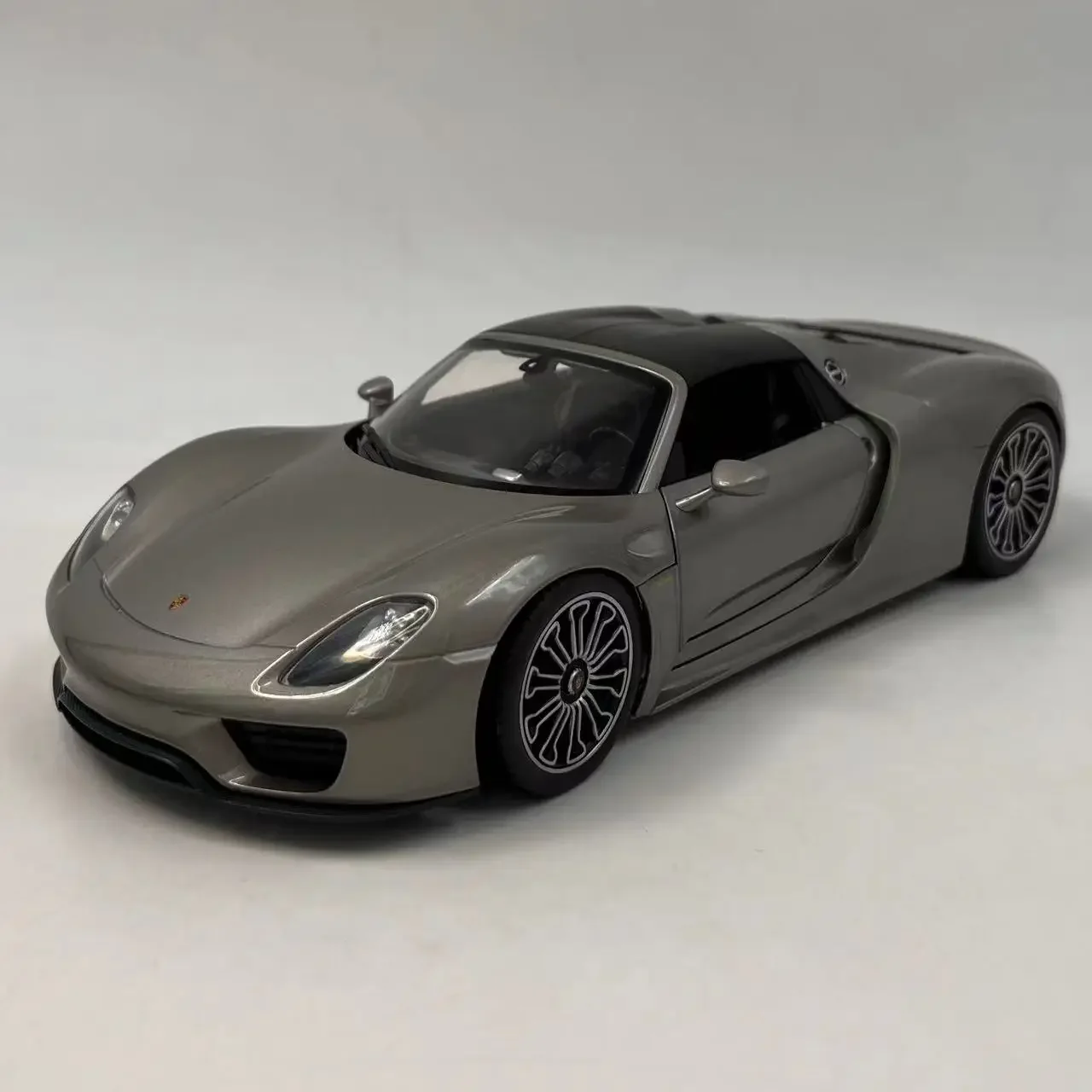 Welly 1:18 Scale Porsche 918 Spyder Two-door Roadster Simulation Alloy Diecast Car Model Collectible Toy Gift Display