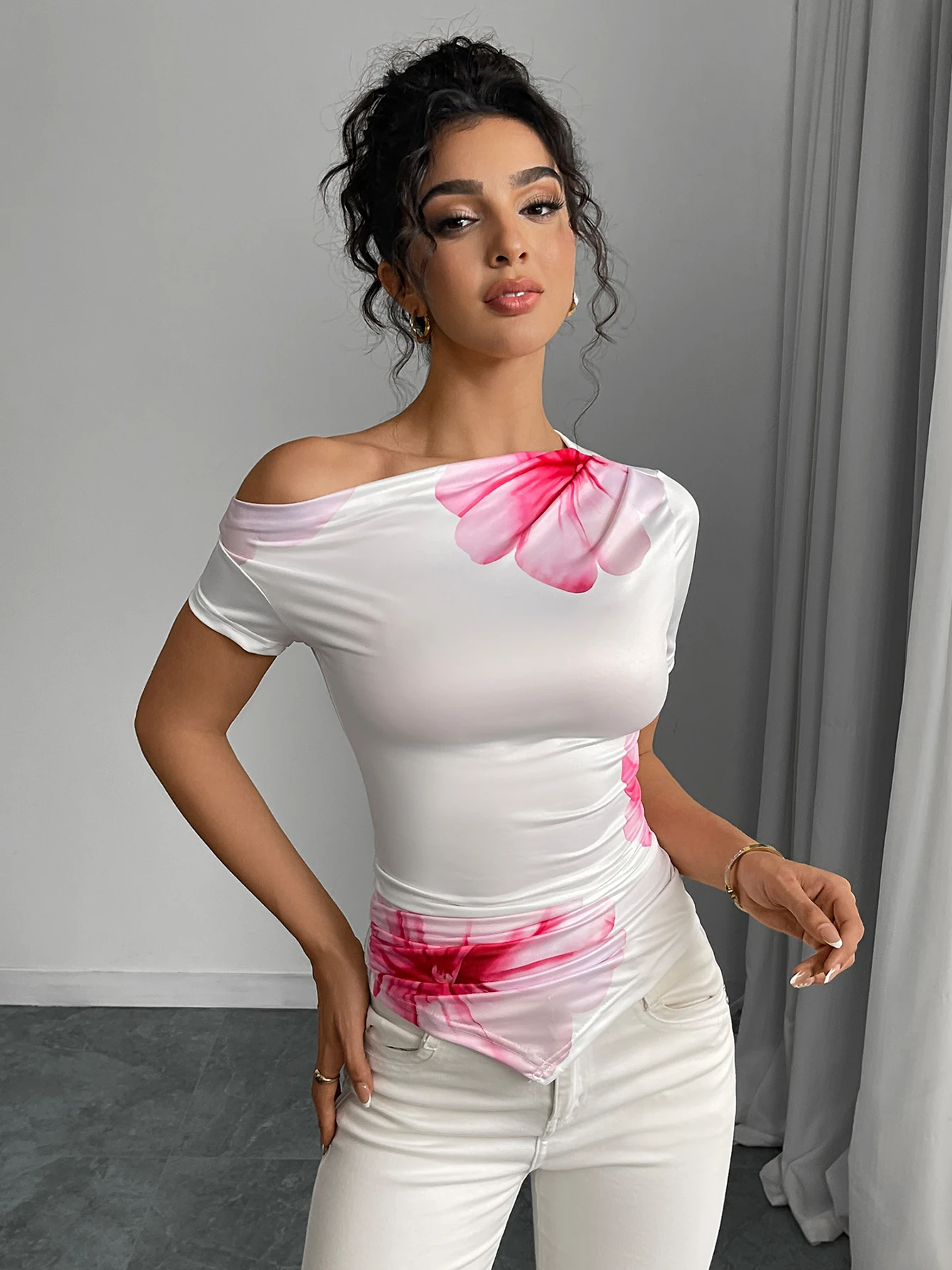 

Pop Summer New European And American Slim Fit T-shirt Irregular Slanted Shoulder Short Sleeved Top