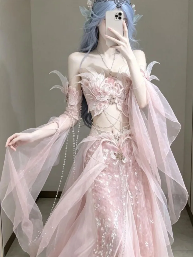 A set of Hanfu with gradient chest-length embroidery feathered sleeves and sequined heavy workmanship from the otherworld