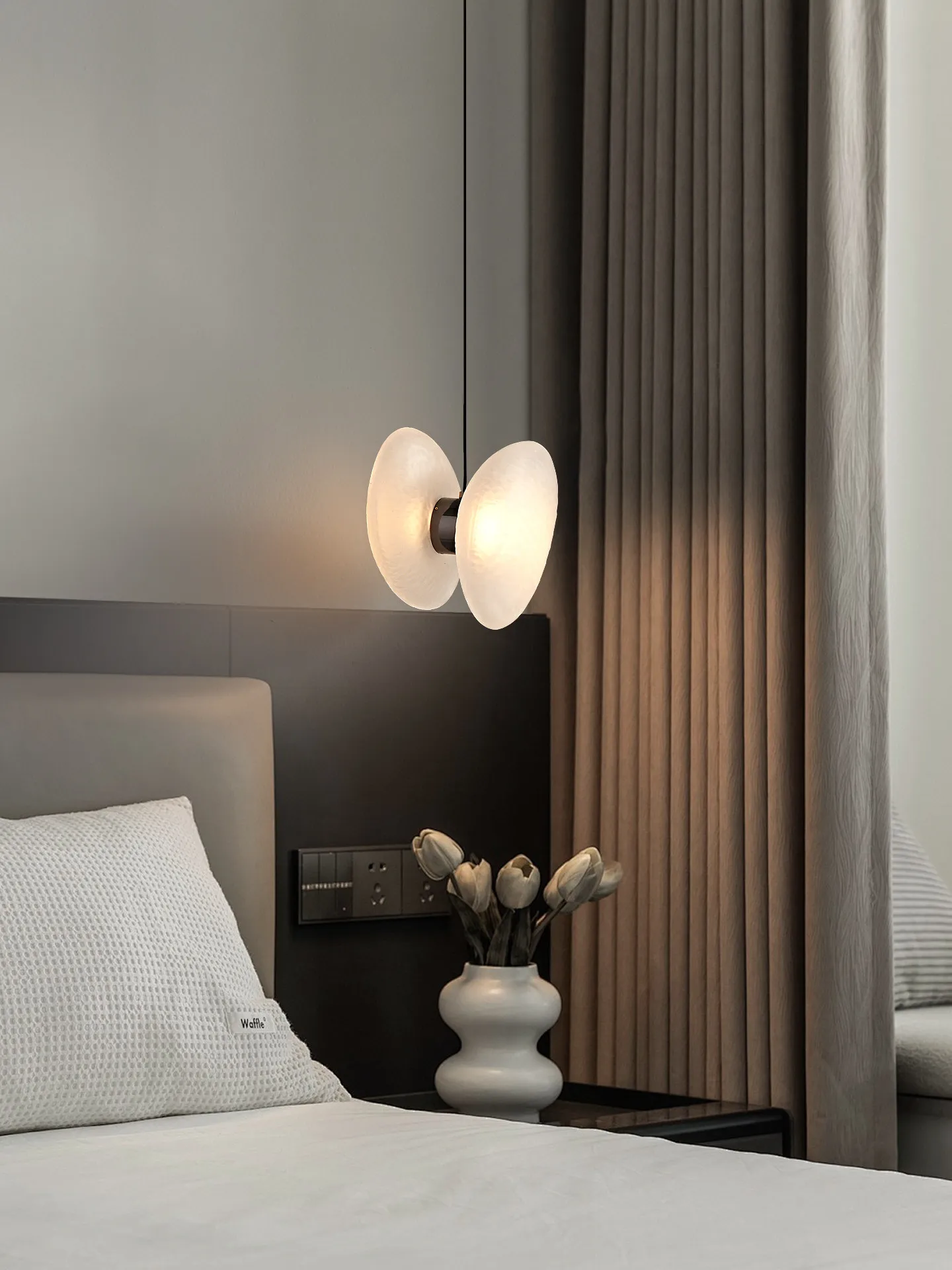 Italian style light luxury bedside pendant light bedroom high-end sense creative art entrance corridor decoration pendant light