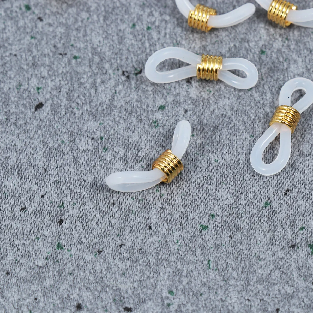 100Pcs Glasses Chain Fixing Ring Silicone Adjustable Spring Coil Ring for Eyeglass Cord Non Slip Stable Fit DIY Eyewear Tool