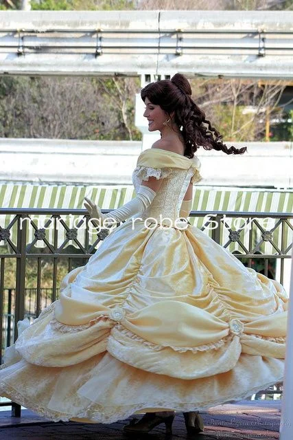 Złote aksamitne suknie balowe w stylu wiktoriańskim, z odkrytymi ramionami, marszczone, koronkowe, z gorsetem, suknia wieczorowa Belle Cosplay, na Halloween, szyta na miarę