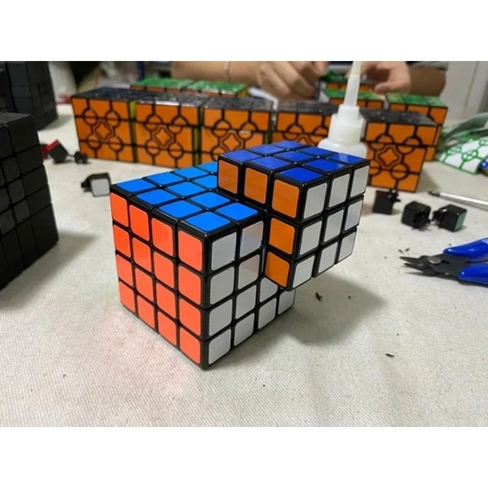 Magic Cube Calvin\'s Puzzle 3x3 4x4 Conjoint Cube Hybrid Siamese 4x4x4-3x3x3 Black Body (Fused, Mod) Children\'s Educational Toy