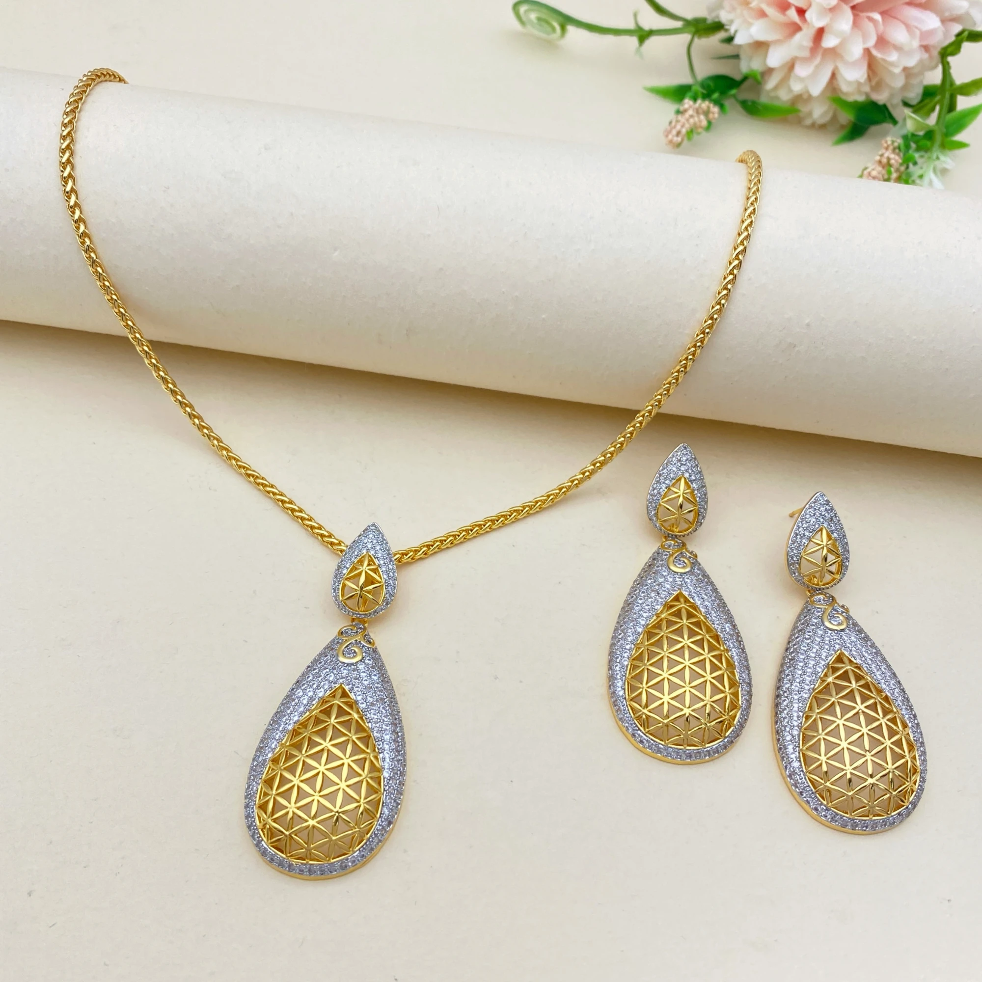 

Flora Bridal Jewelry Set 2PCS Zircon Geometric Multicolored Necklace And Earrings Women's Everyday Wear Gift