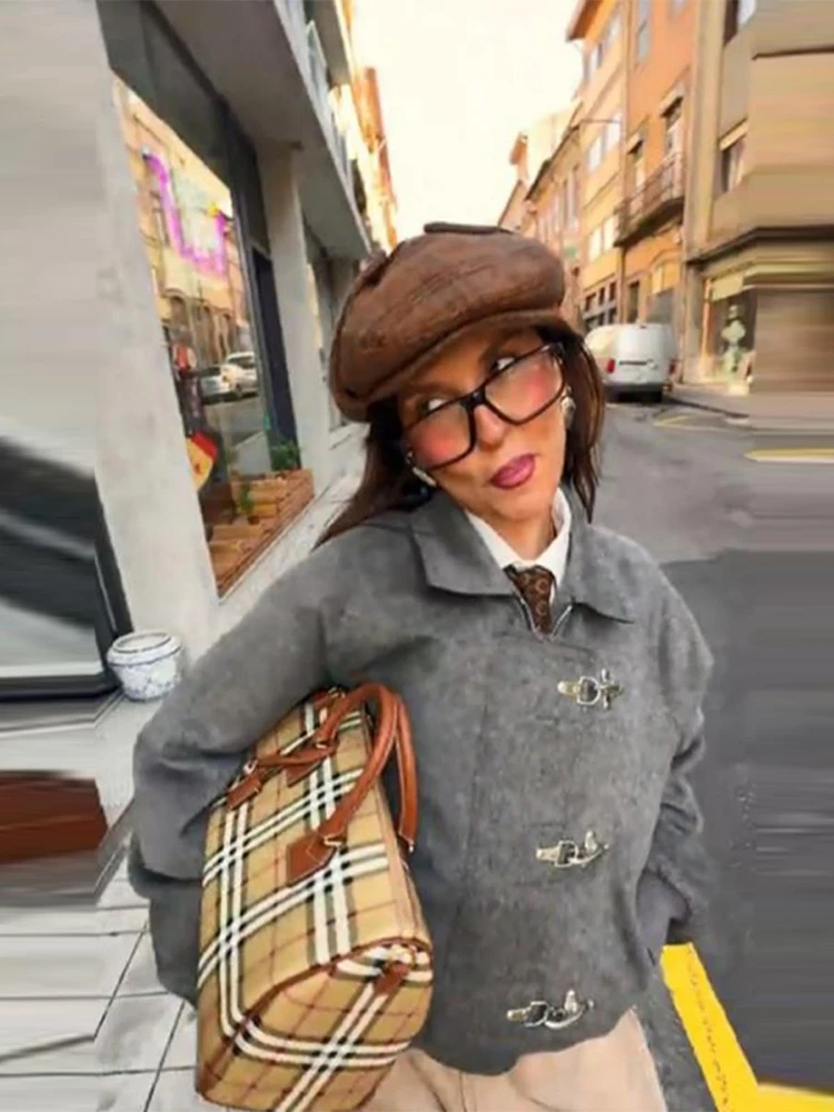 Рисунок 4 - Женская винтажная однотонная куртка