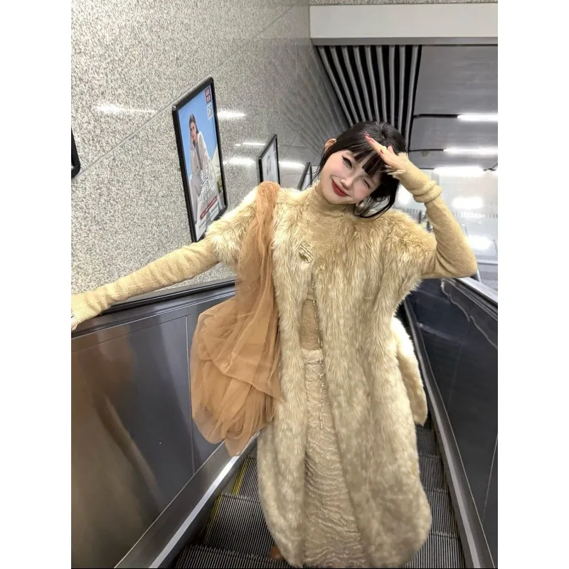 سترة من فراء الجاكار بنمط غزال جديد لشتاء 2025 سترة نسائية شتوية طويلة بدون أكمام خارج مع مشاهير الإنترنت مكدسة #3