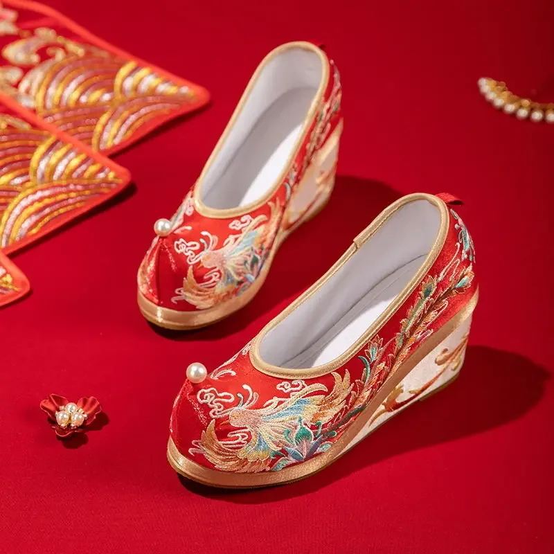 Chinese Style Xiuhe Shoes Phoenix Embroidery Han Wedding Women's Antique Style Upturned Head Pearl Shoes Embroidered Shoes