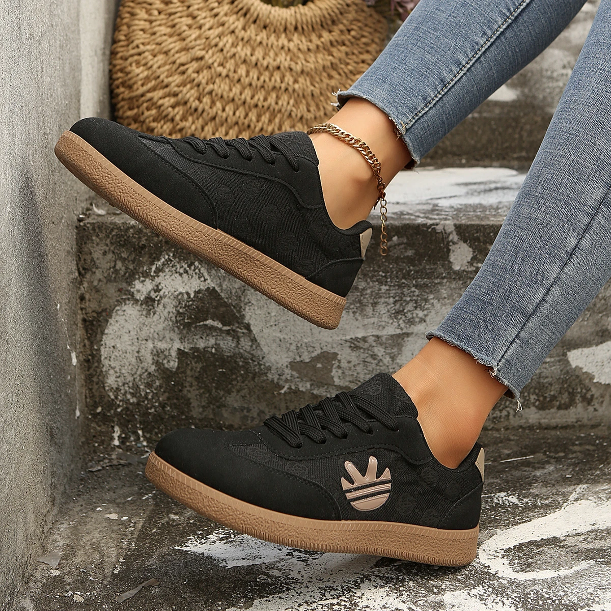2026 Herbst Damenmode Wildleder-Sneaker mit Doppelschnalle und Metall-Details Leichte Atmungsaktive Bequeme Freizeitschuhe – Detail 11