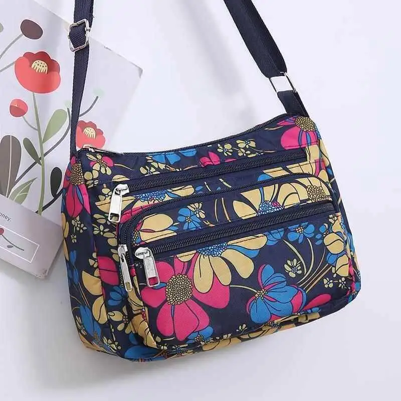 Korean Style Canvas Shoulder Bag Casual Oxford Cloth Mobile Phone Bag Lightweight Large Capacity Crossbody Bag for Women view 4