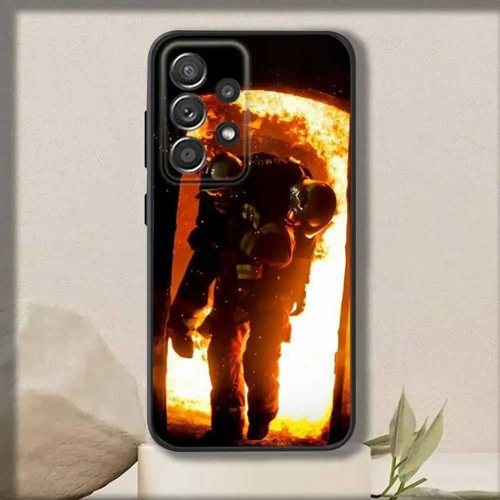 クールな消防士電話ケース サムスン S 25、24、23、22、30、21、10、9、ウルトラ、プラス、ライト、FE、4、5 G ソフトブラックケース