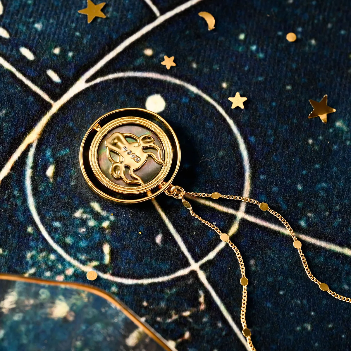 Kenjie copper-plated real gold twelve constellations Taurus pendant necklace rotatable double-sided pattern black shell inlaid n