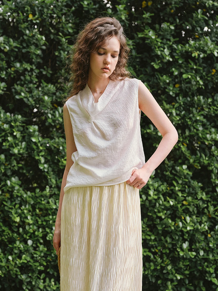 OLrain Women's Summer 2025 Blouse Flowing Collar Sleeveless Design Button-up White Crinkled Fabric Clothes For Woman O57XX98059