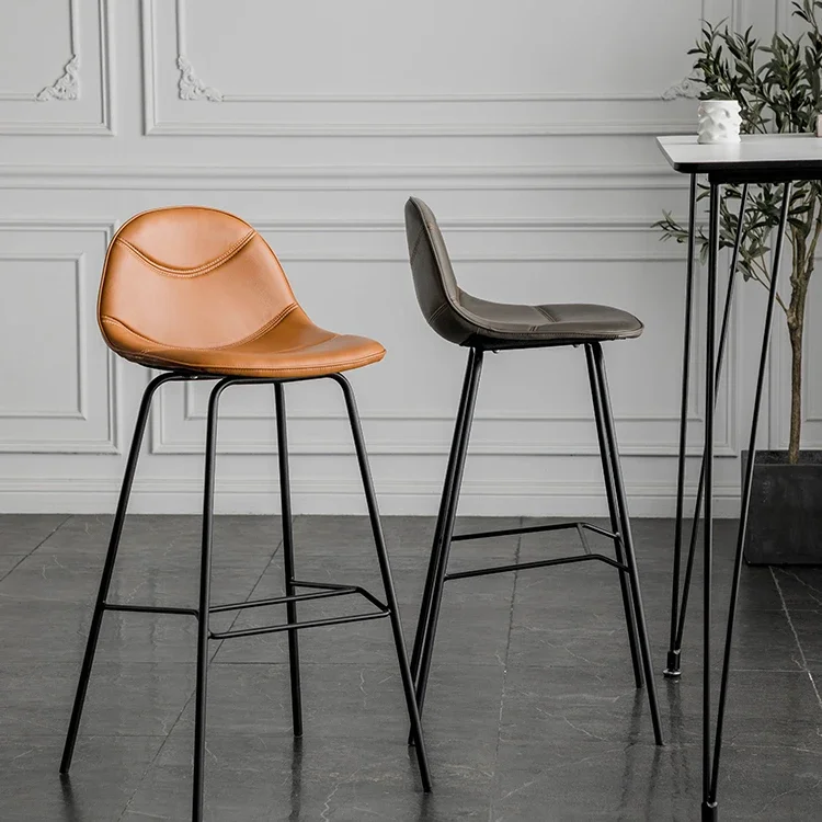 

Современный и простой бытовой легкий роскошный высокий табурет со спинкой, железный барный стул, барный стул для отдыха