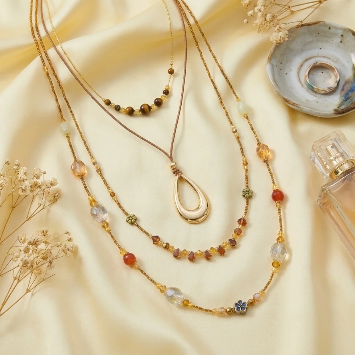 Vintage Maillard Halskette mit natürlichen Tigeraugen-Perlen, Sonnen- und ovalen Anhängern, für Damen und Herren, im ethnischen Stil, mit Blumen- und Kristallmotiven, lange Choker-Kette. – Detail 21
