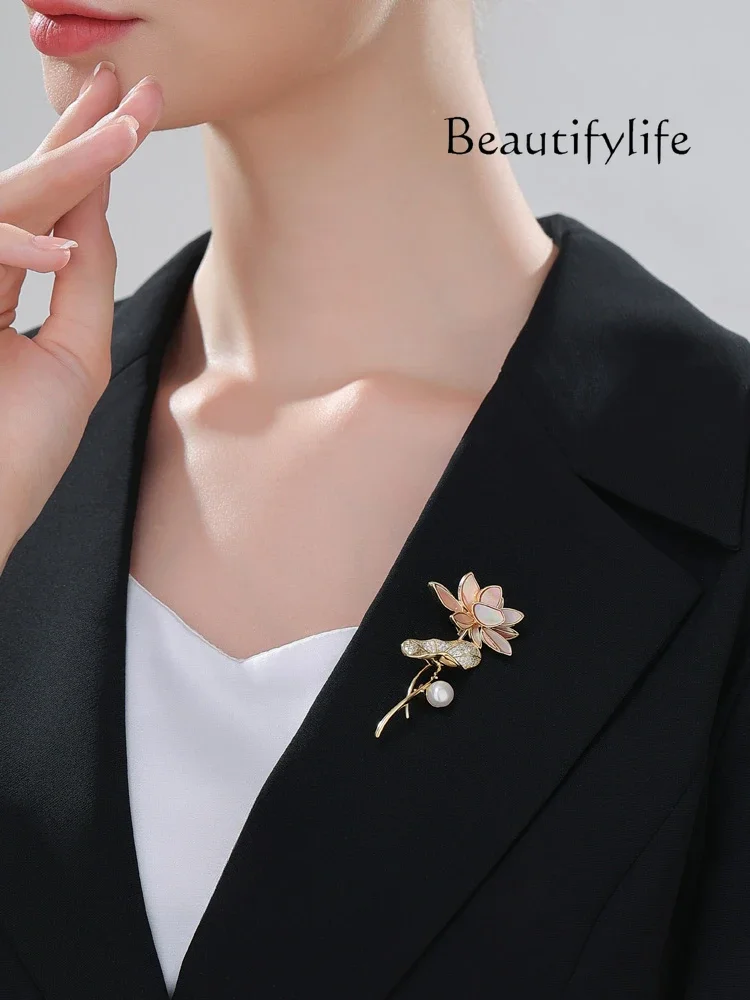 Lotus pearl corsage high-end exquisite fashion pin accessories light luxury high-end sense daily niche