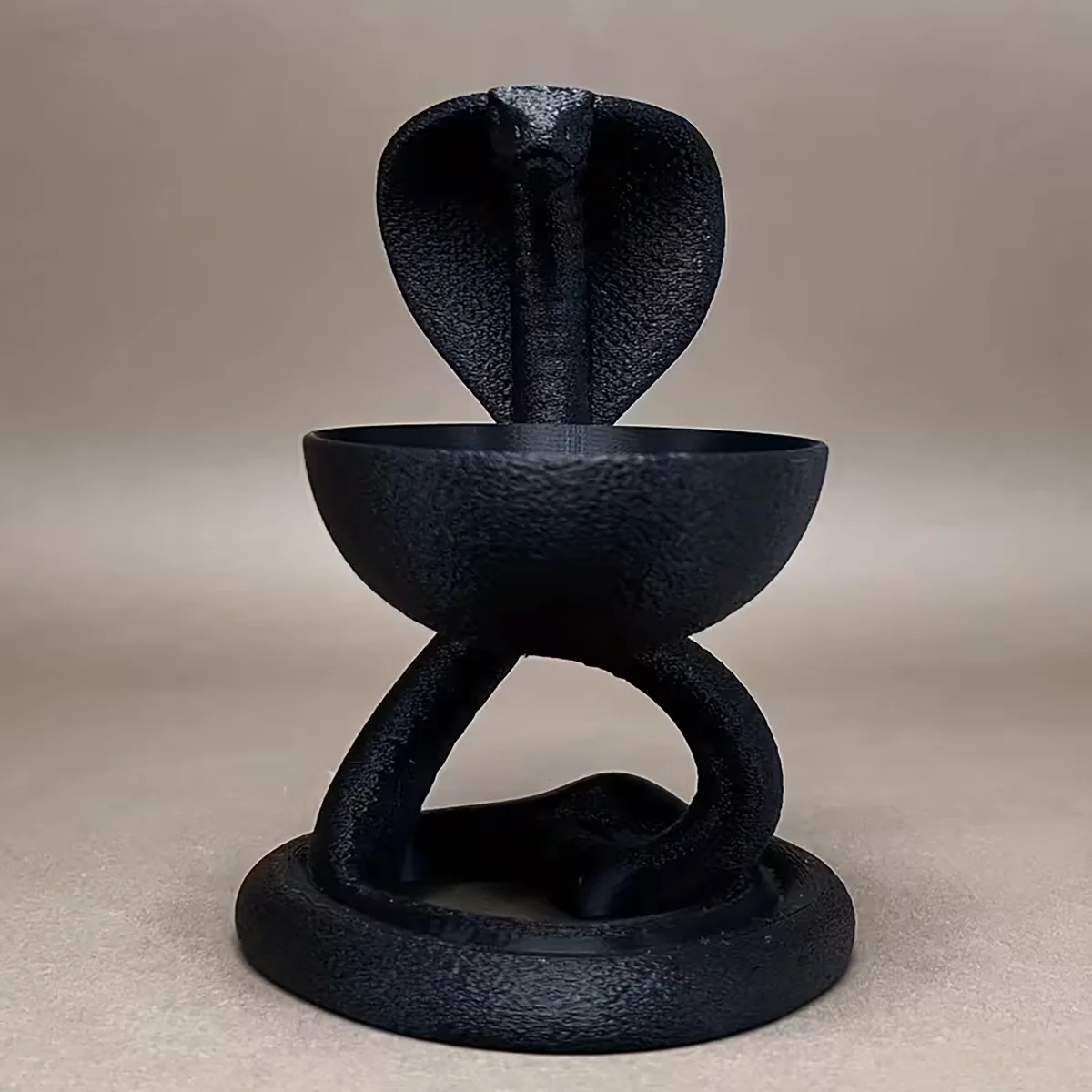 Cross-Border Gothic Cobra-Shaped Candle Holder For Dark Mystical-Style Desktop Decoration Scenario