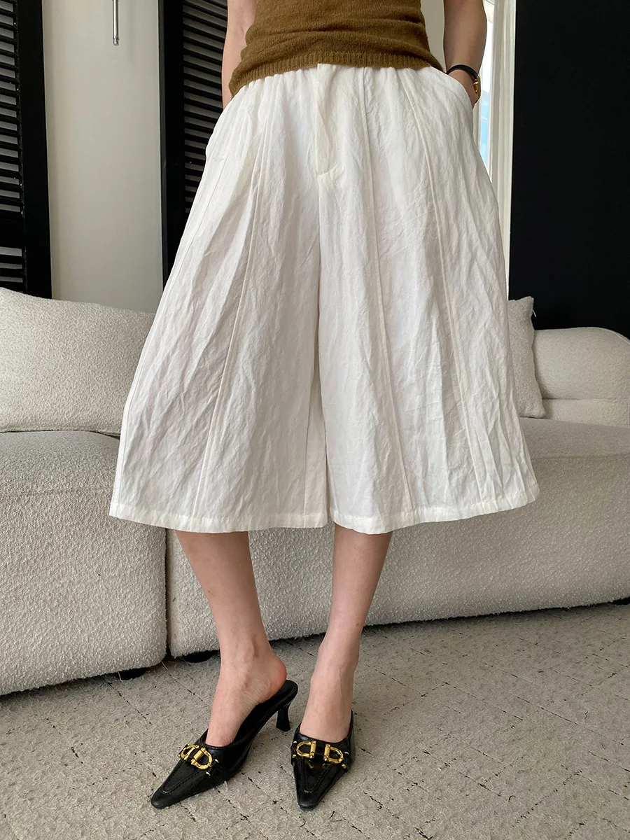 Sommerliche Damen-Freizeithose in einfarbigem Design mit lockerem Schnitt und hohem Bund und weitem Bein. – Detail 26