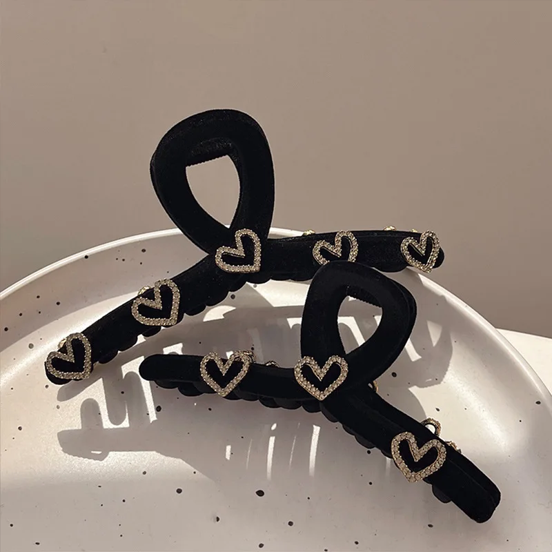 

Velvet Rhinestone Love Heart Black Hair Claw Large Ponytail Clip Korean Simple Fashion Shark Clip Women Elegant Headwear Jewelry